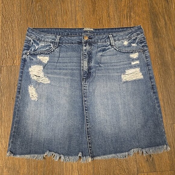Runway Dresses & Skirts - Runway Womens Blue Jean Skirt Distressed Size 16